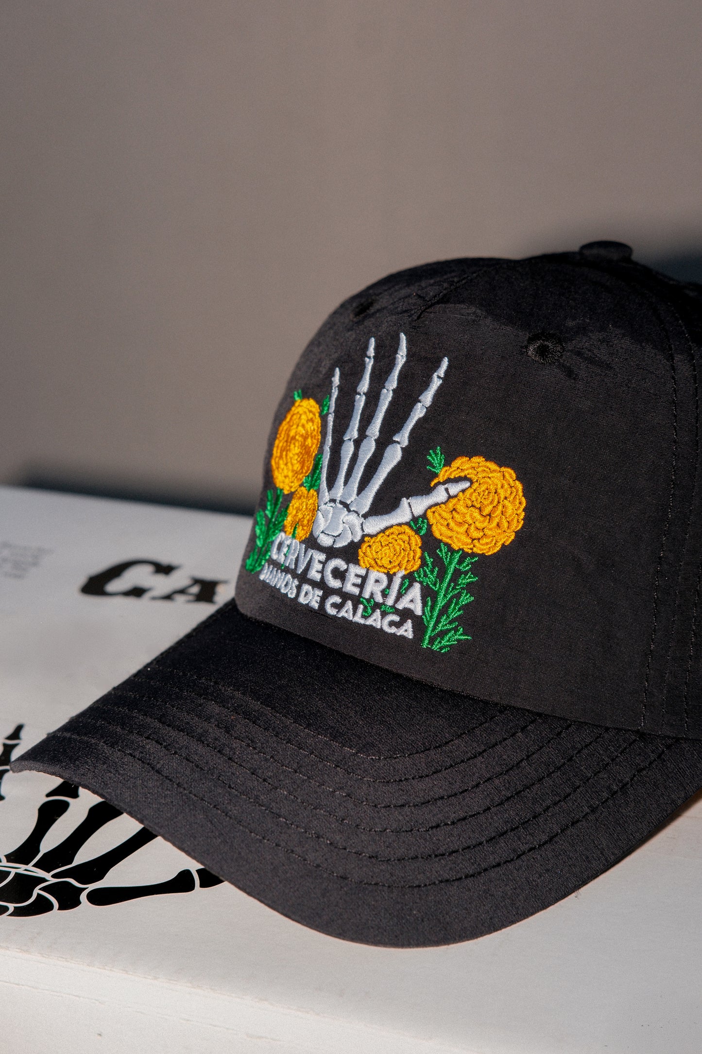 Gorra con Logo Cempasúchil Manos de Calaca