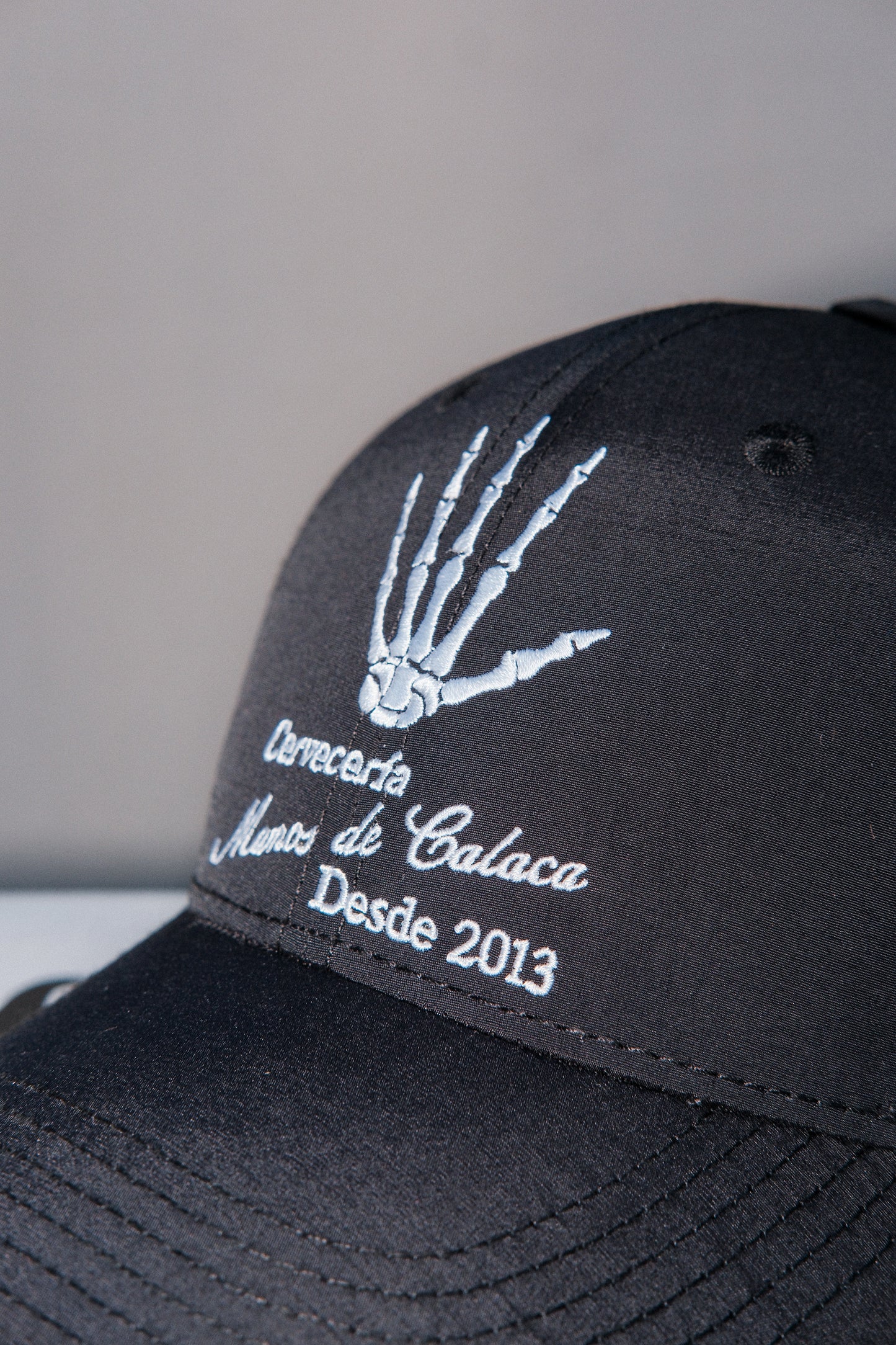 Gorra Desde 2013 Manos de Calaca