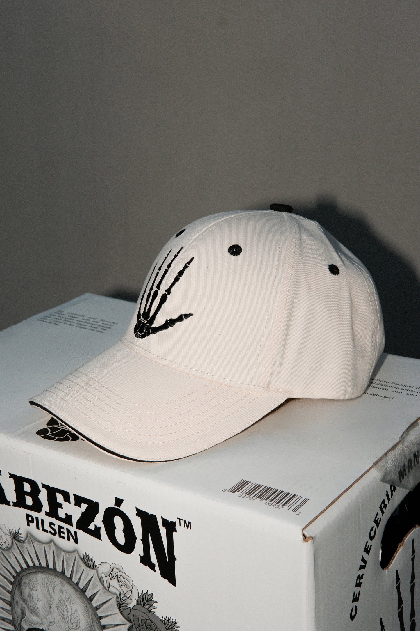 Gorra "La Blanca" Manos de Calaca