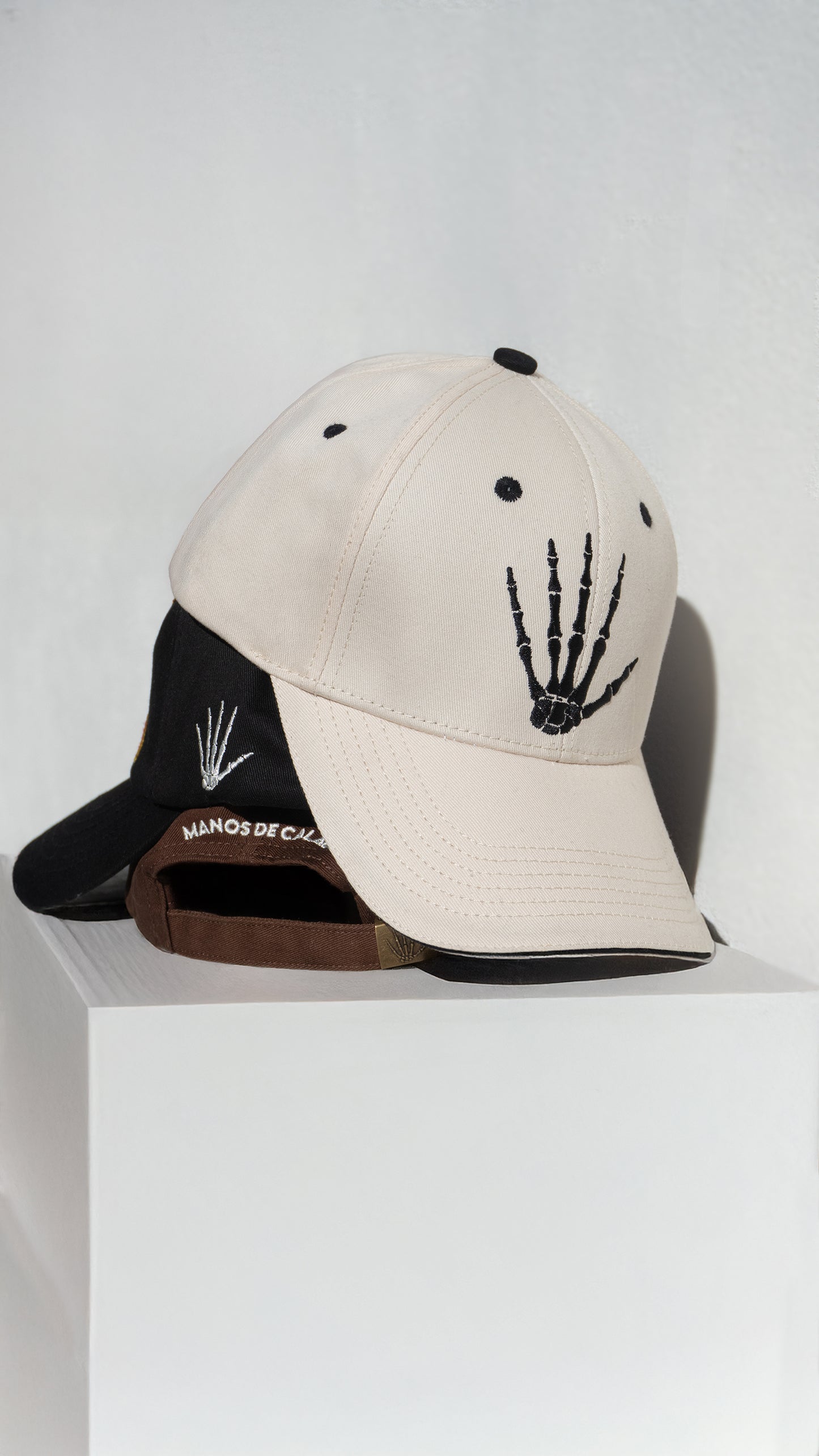 Gorra "La Blanca" Manos de Calaca