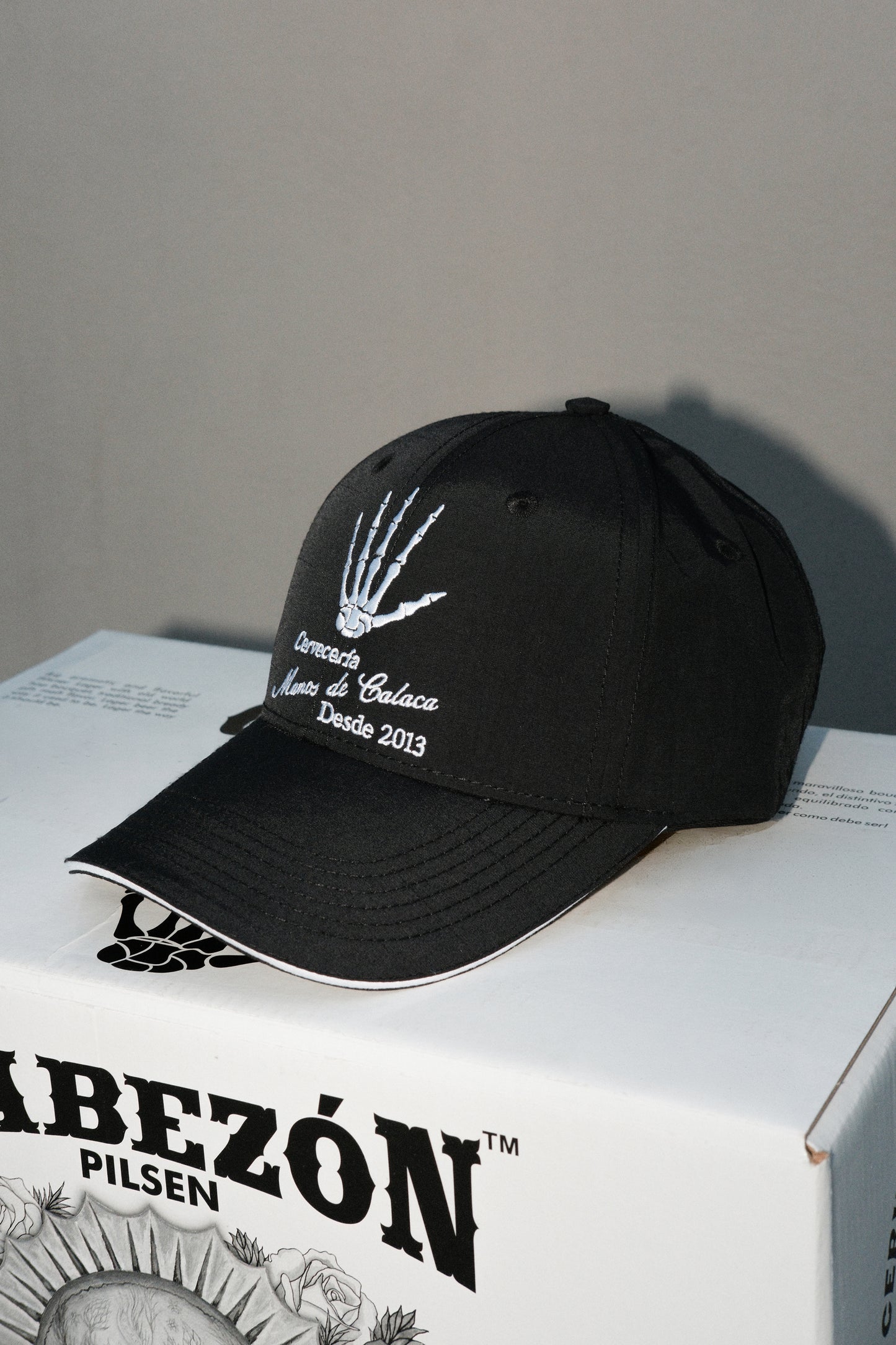 Gorra Desde 2013 Manos de Calaca